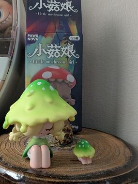 Moogutong Little Mushroom Girl Green Elf sealed bag, 2pc mushroom NEW